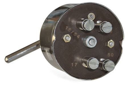 Rear view with detail of the connection pins switch for preheating and starter
