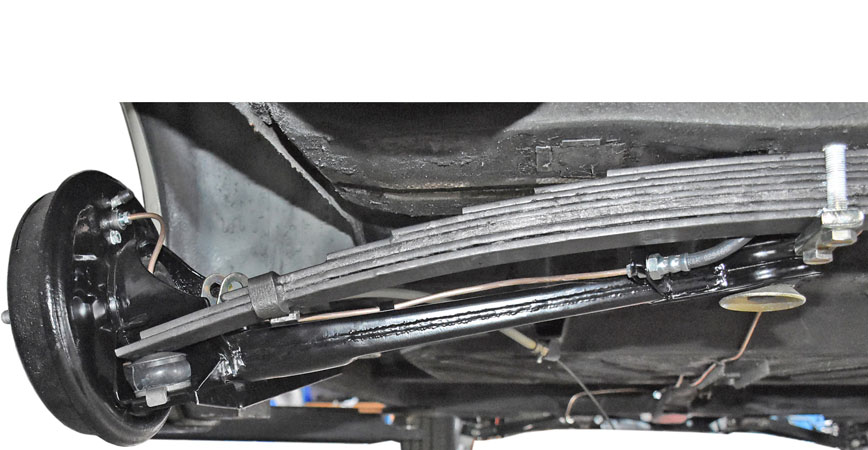 Picture: Mounted brake line for example at one of our customers restoring cars.
<br>The picture only dispaly the mounting position. All other parts except the rear brake line itself are not part of this offer!