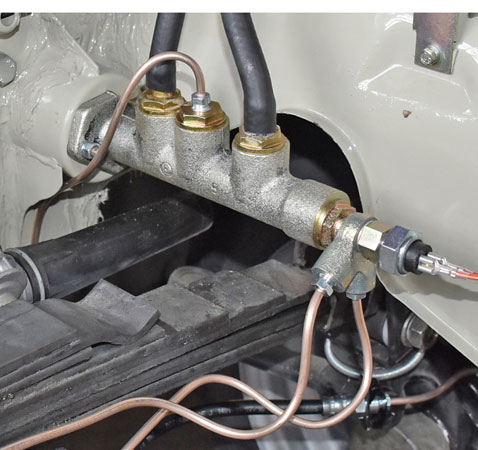 Mounted brake master cylinder for example at one of our customers restoring cars.
<br>The picture only dispaly the mounting position. All other parts except the brake master cylinder itself are not part of this offer!