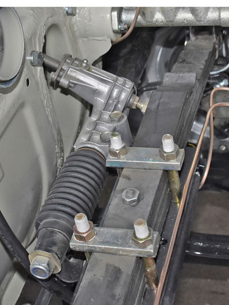 Picture: Mounted steering for example at one of our customers restoring cars.<br>The picture only dispaly the mounting position. All other parts except the steering itself are not part of this offer! !