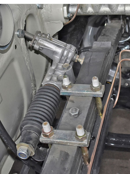 Picture: Mounted steering for example at one of our customers restoring cars.
<br>The picture only dispaly the mounting position. All other parts except the steering itself are not part of this offer! !