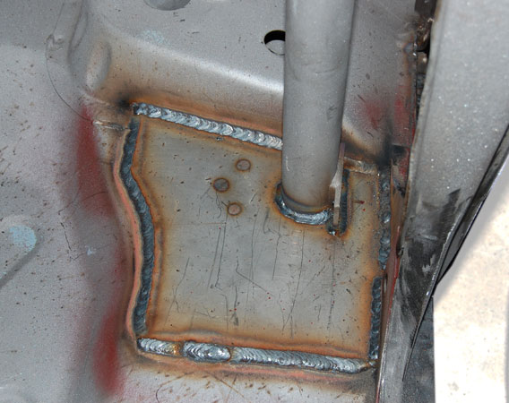 Bodywork. To make the body even more stable, the roll cage was welded in as a cell. View of the reinforced floor panel.
