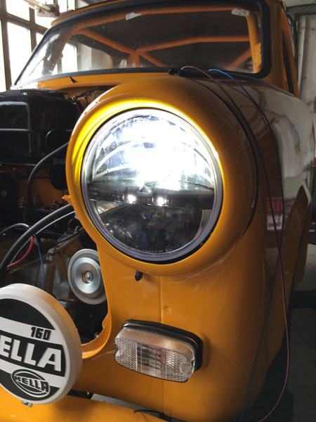 Condition after restoration. Conversion to fully approved LED headlights. The light output is significantly better than with conventional headlights. This not only enhances the vehicle's appearance but also improves road safety (seeing and being seen).