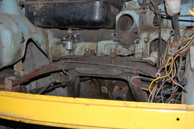 Condition before restoration, start of dismantling. A look into the gutted engine compartment after 26 years of service, the blue was certainly once the original color.