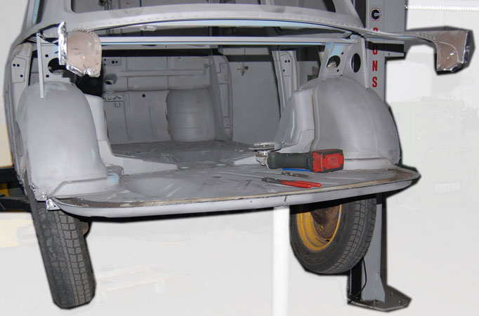 Bodywork repairs. View of the Trabant's rear. The rear center section and part of the underbody (car boot) were beyond repair. They had to be completely removed and professionally reinstalled.