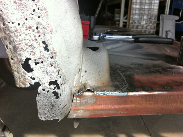 Bodywork. View of the rear wheel arch. A section of the floor panel in the interior and the fender edge were replaced.