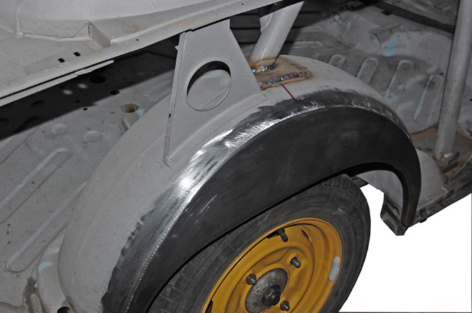 Bodywork. View of the rear wheel arch. Newly installed quarter panel.