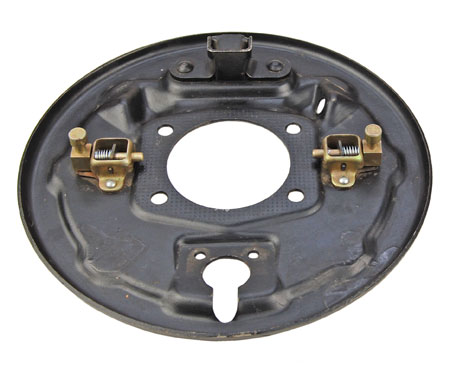 Abbildung: Beispielbild einer montierten Druckfeder für Schiebestück auf einer Wartburg Bremsankerplatte. Das Bild dient nur zur Darstellung, die zusätzlichen Komponenten sind kein Bestandteil des Angebots.